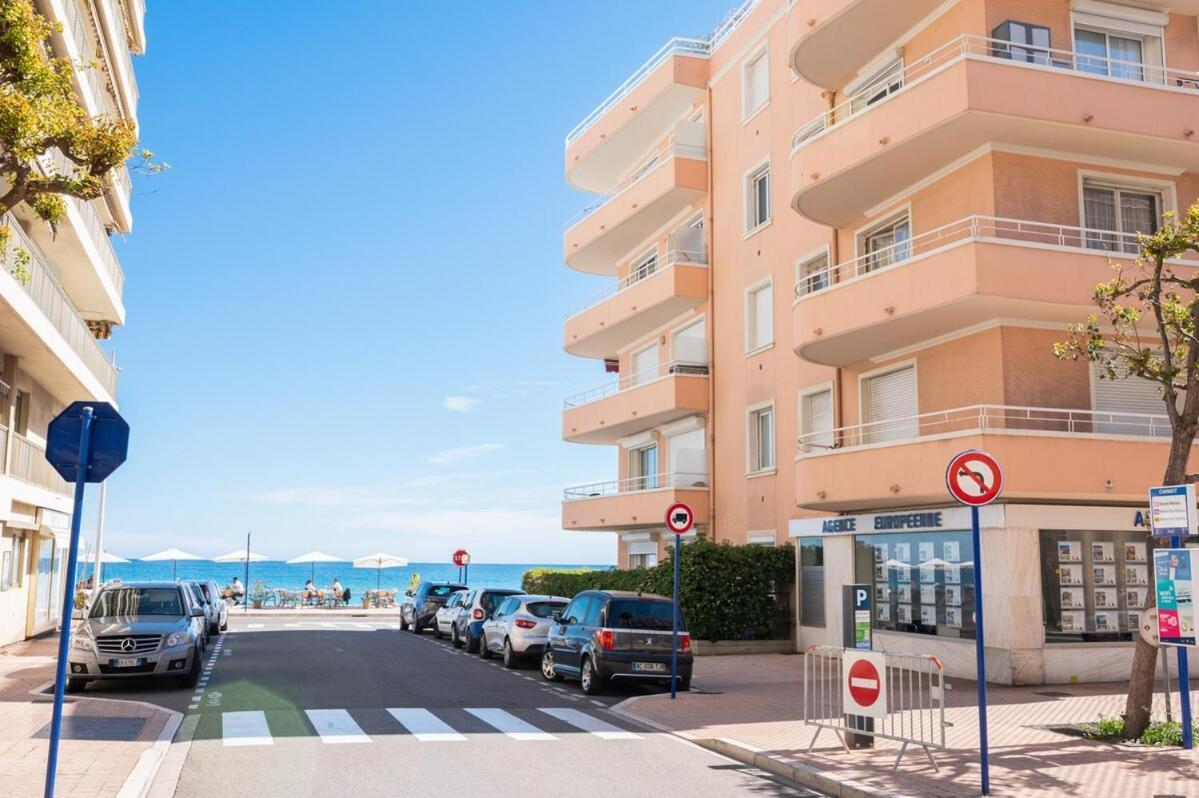 Le Coq Symphonie- Parking - Bord De